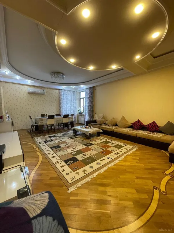 Satılır 4 otaqlı mənzil 186 m²