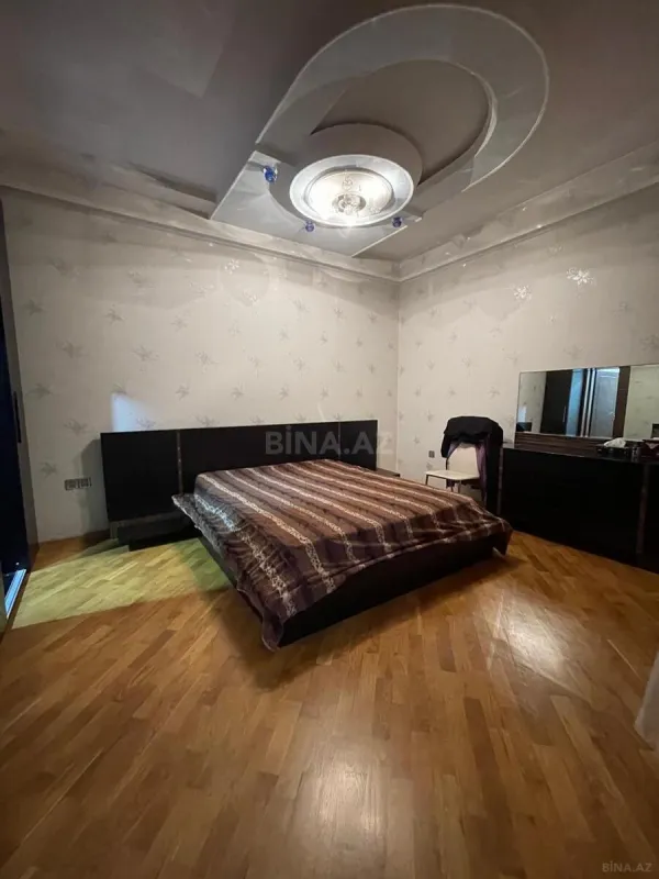 Satılır 4 otaqlı mənzil 186 m²
