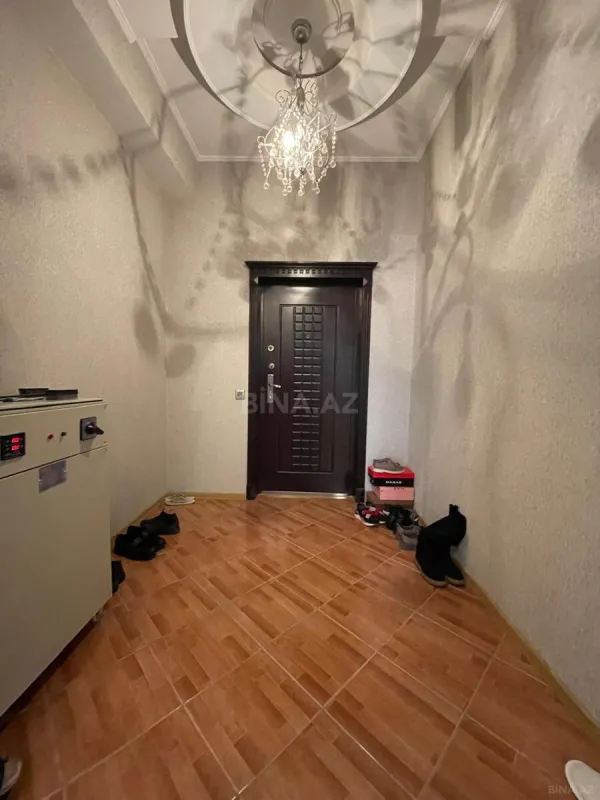 Satılır 4 otaqlı mənzil 186 m²