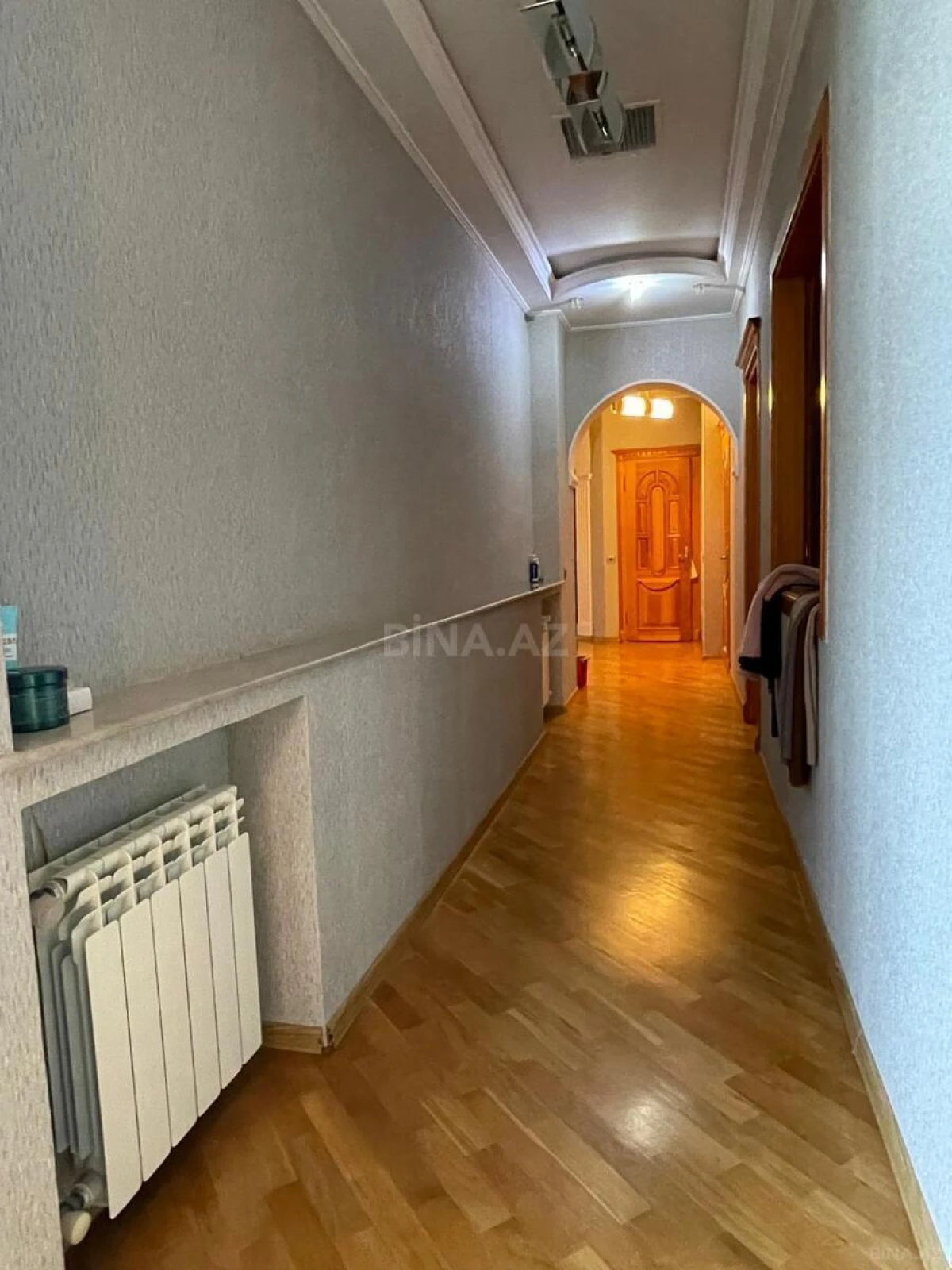 Satılır 4 otaqlı mənzil 186 m²