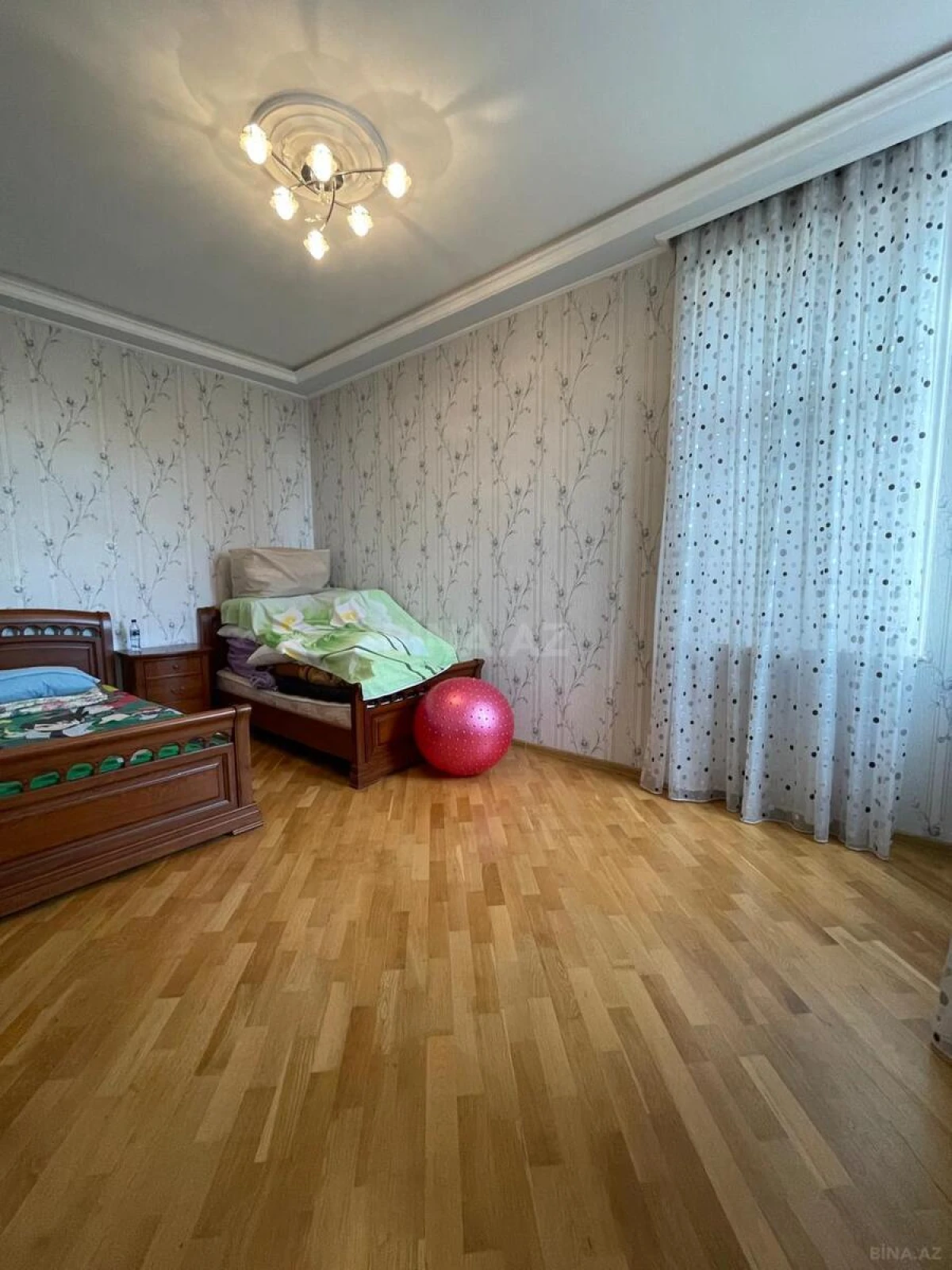Satılır 4 otaqlı mənzil 186 m²