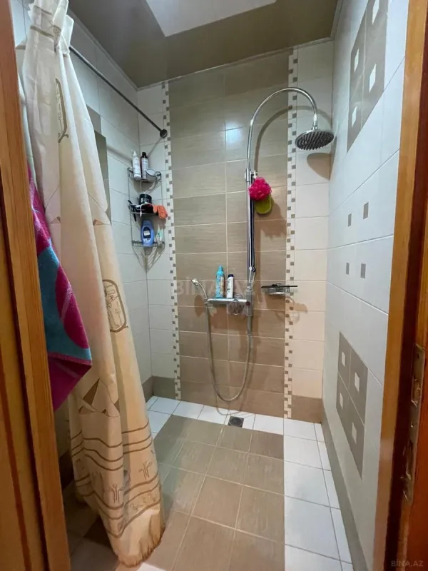 Satılır 4 otaqlı mənzil 186 m²
