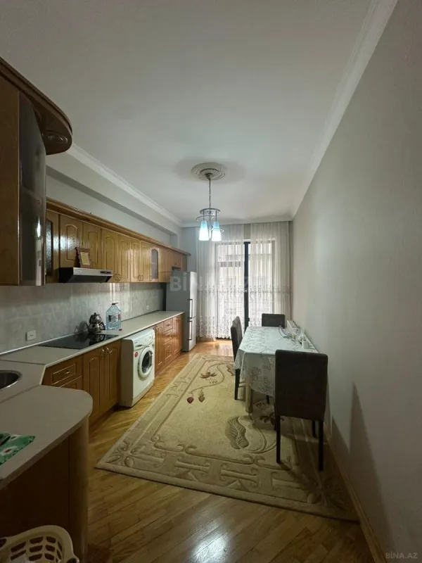 Kirayə verilir 4 otaqlı mənzil 130 m²