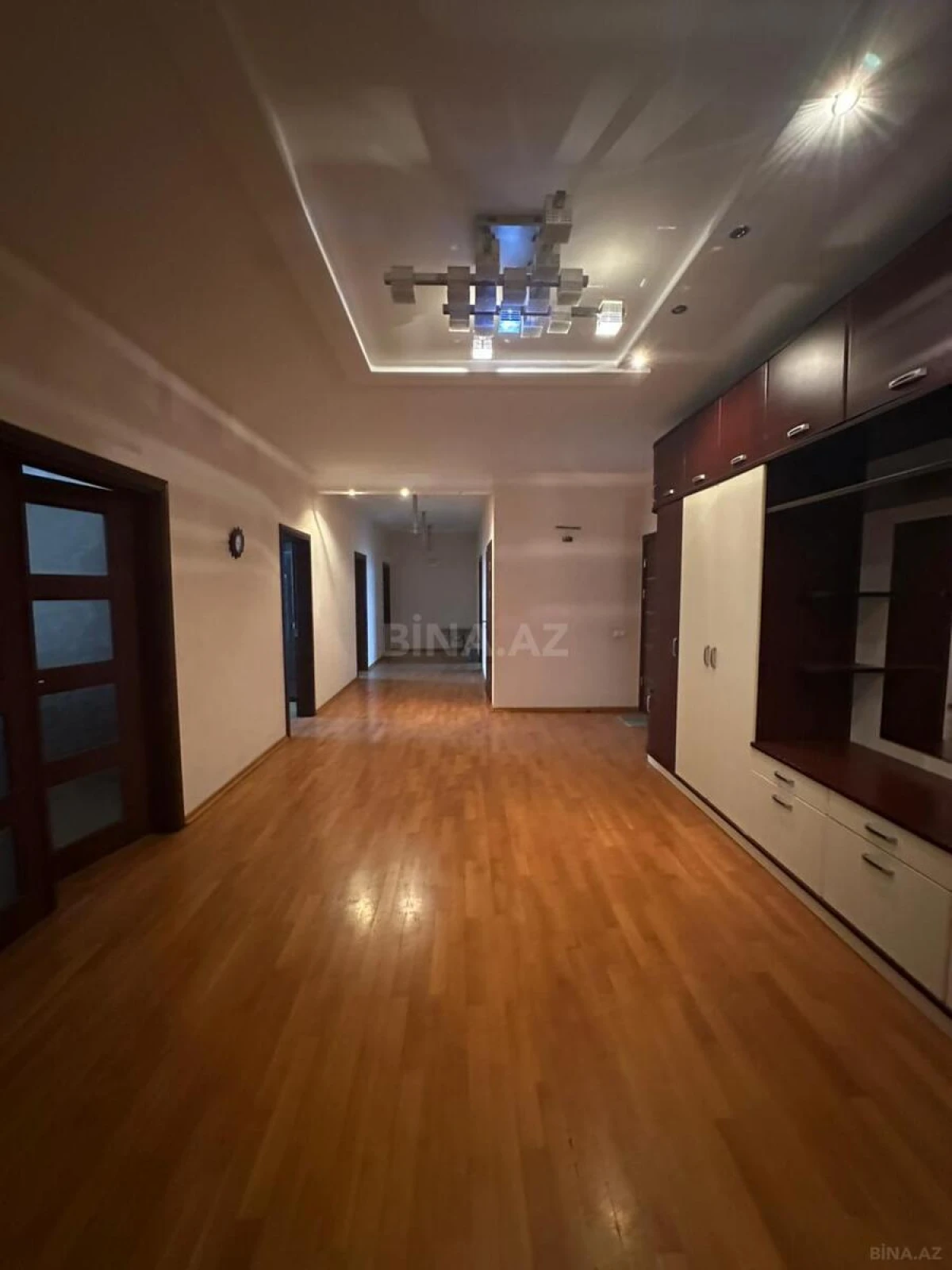 Kirayə verilir 4 otaqlı mənzil 130 m²
