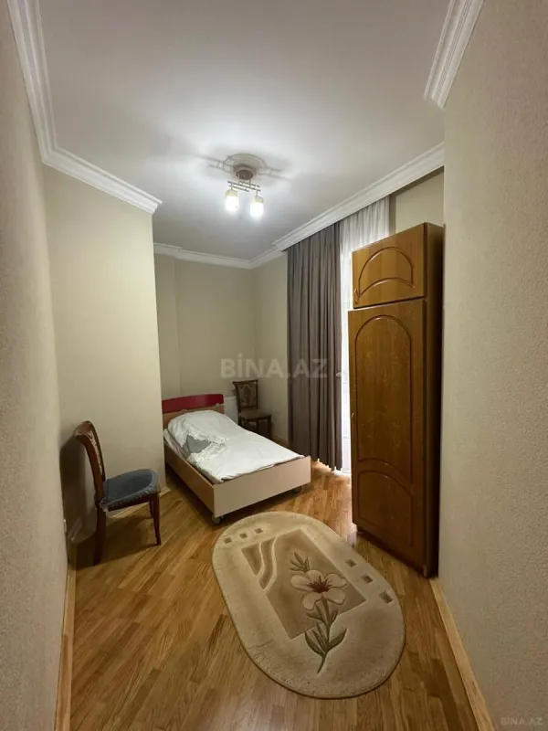 Kirayə verilir 4 otaqlı mənzil 130 m²