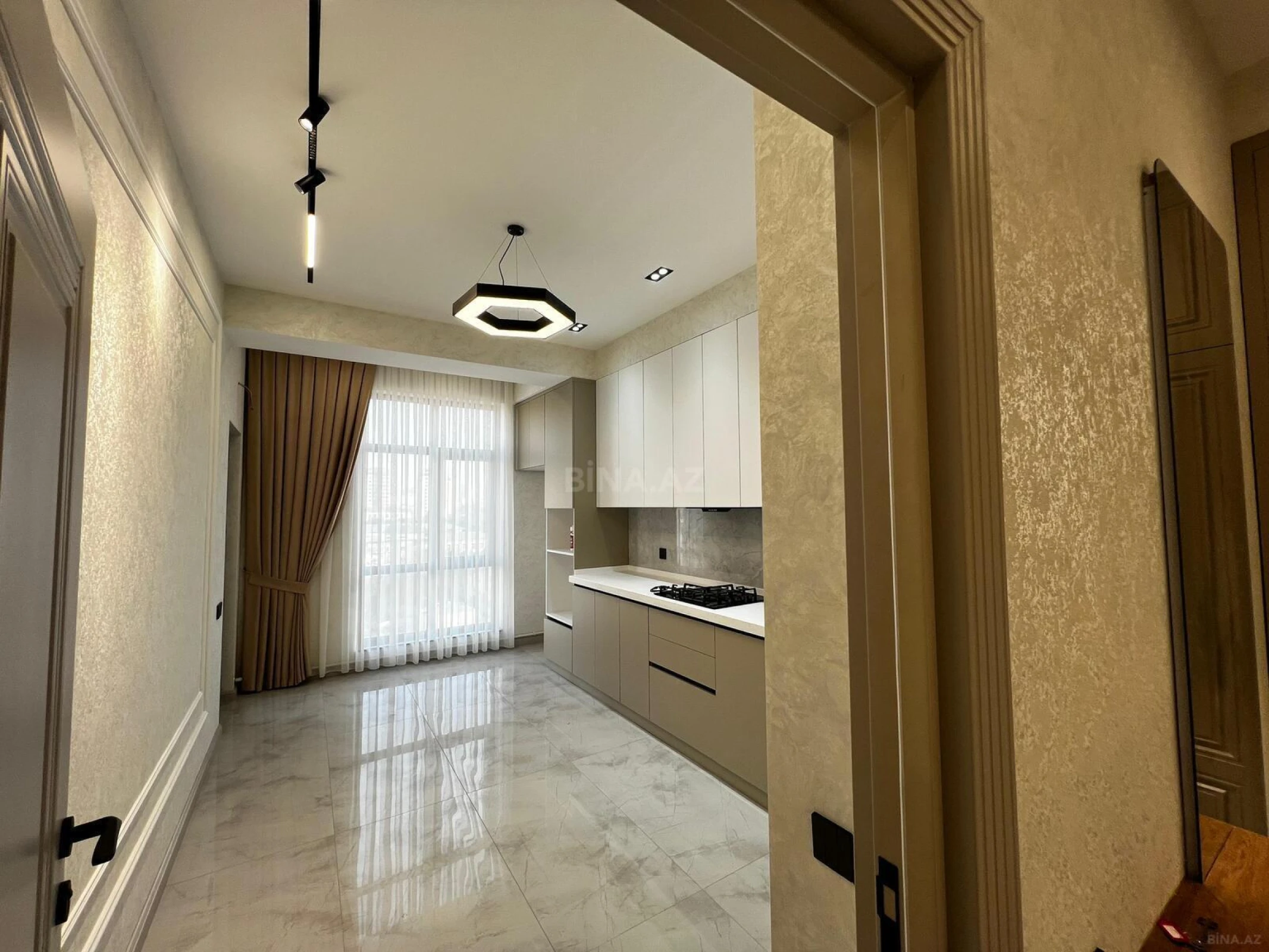 Satılır 2 otaqlı mənzil 78 m²