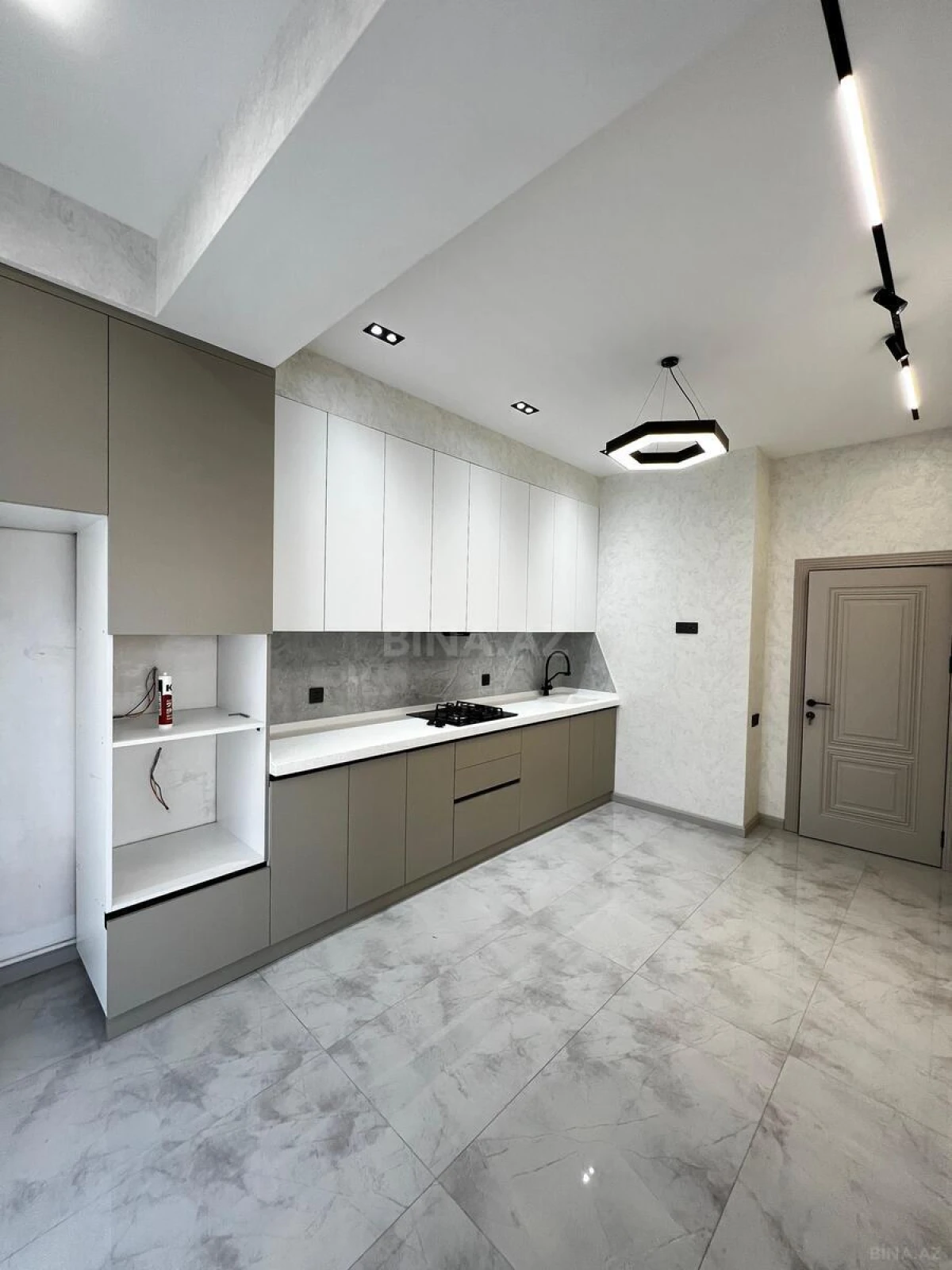 Satılır 2 otaqlı mənzil 78 m²