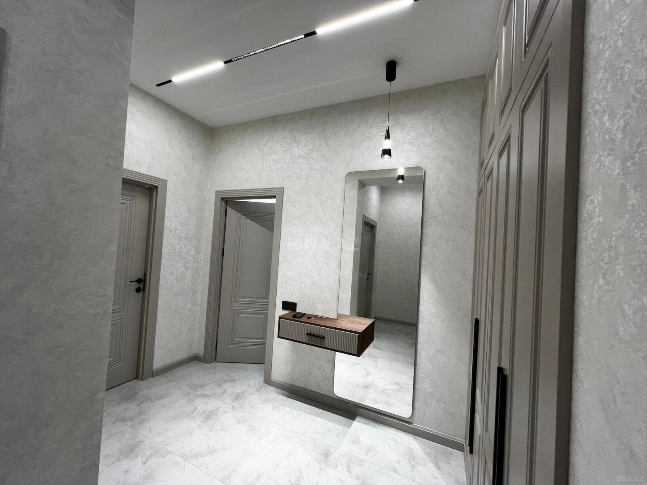 Satılır 2 otaqlı mənzil 78 m²