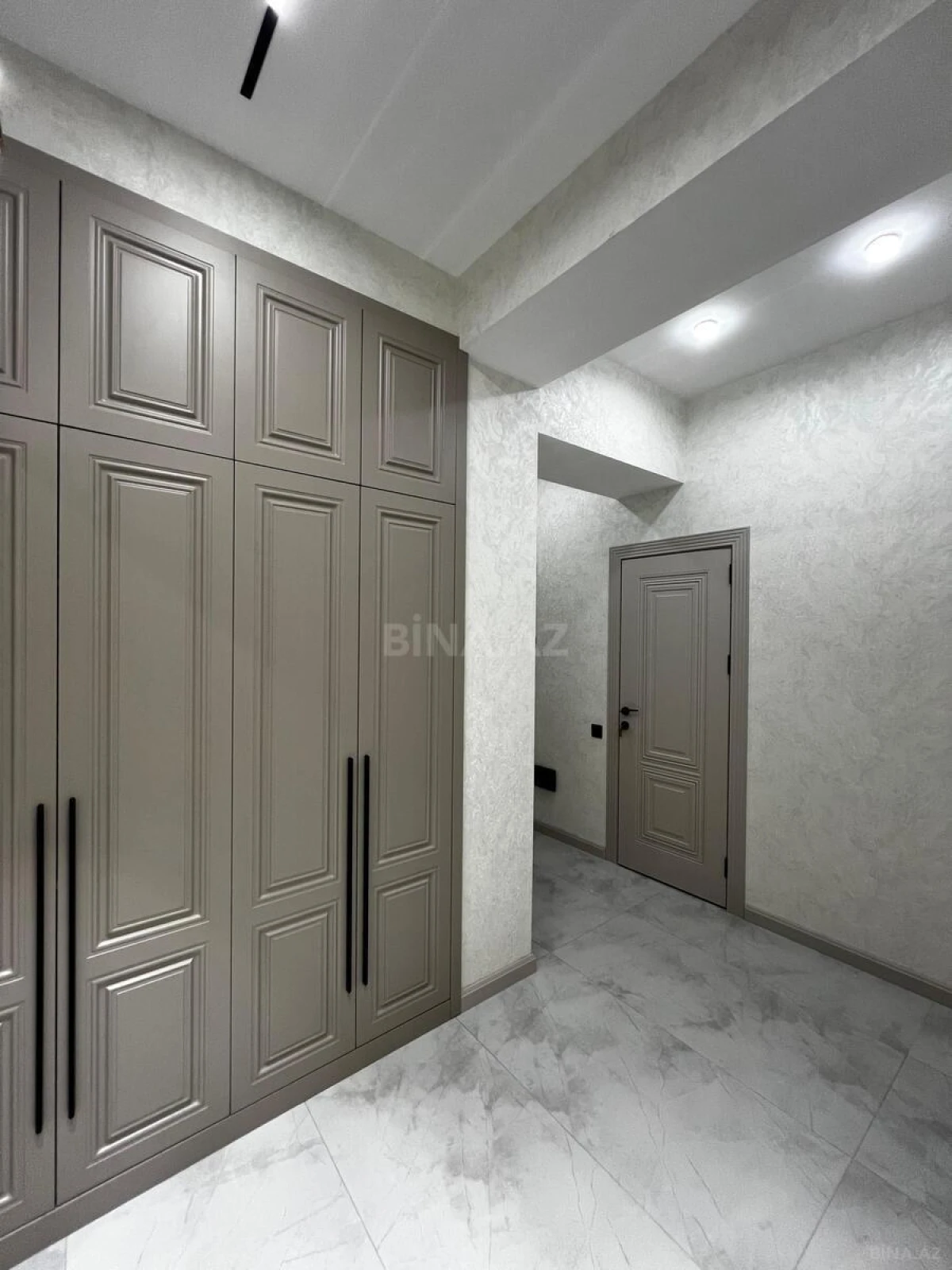 Satılır 2 otaqlı mənzil 78 m²