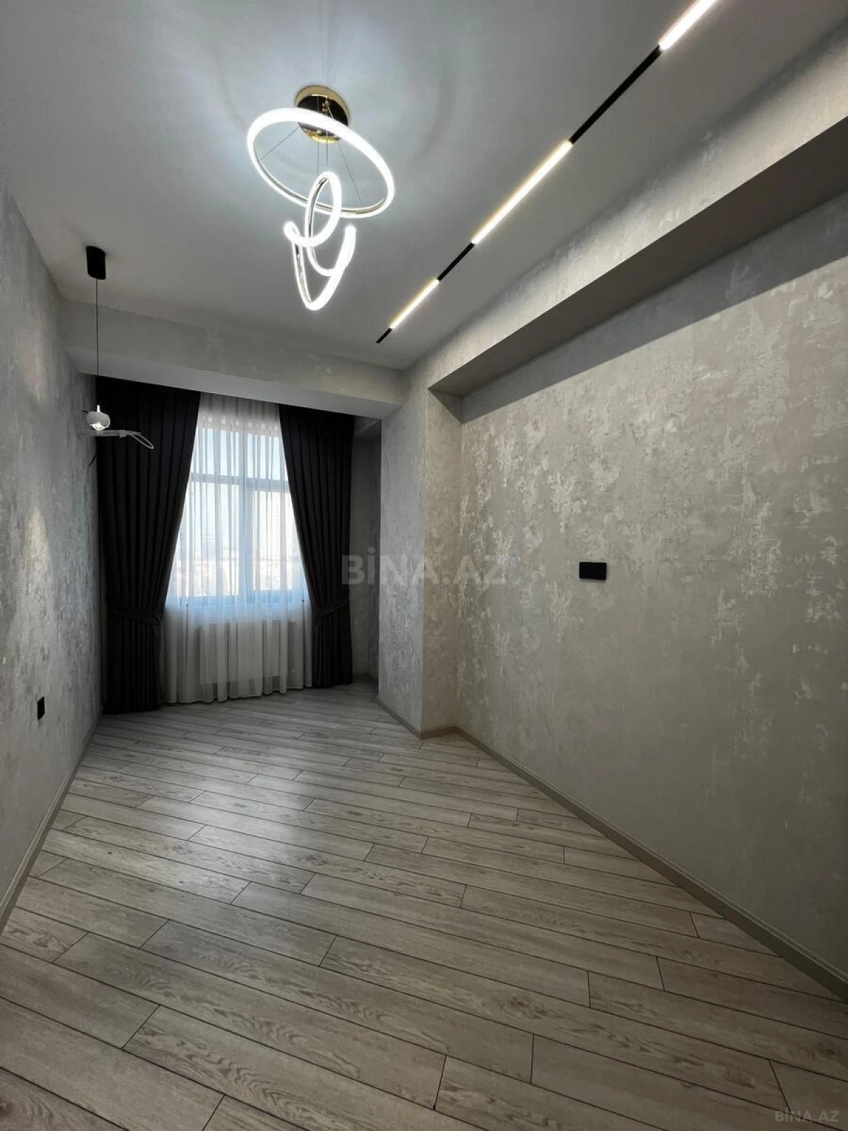 Satılır 2 otaqlı mənzil 78 m²