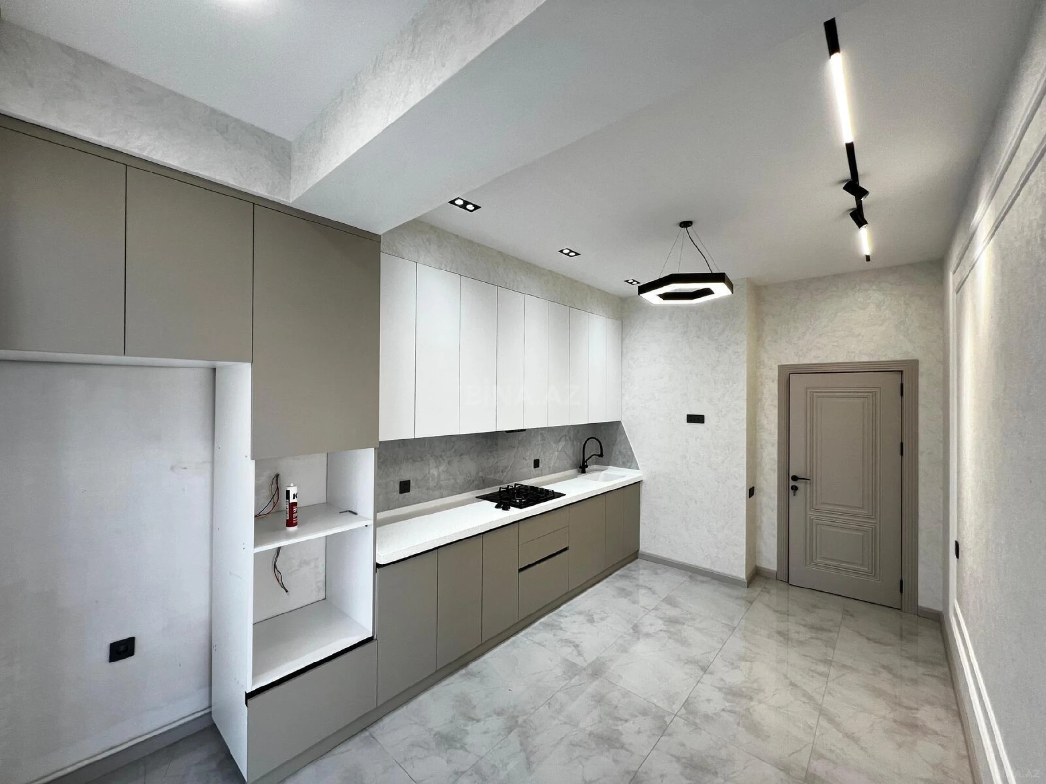 Satılır 2 otaqlı mənzil 78 m²