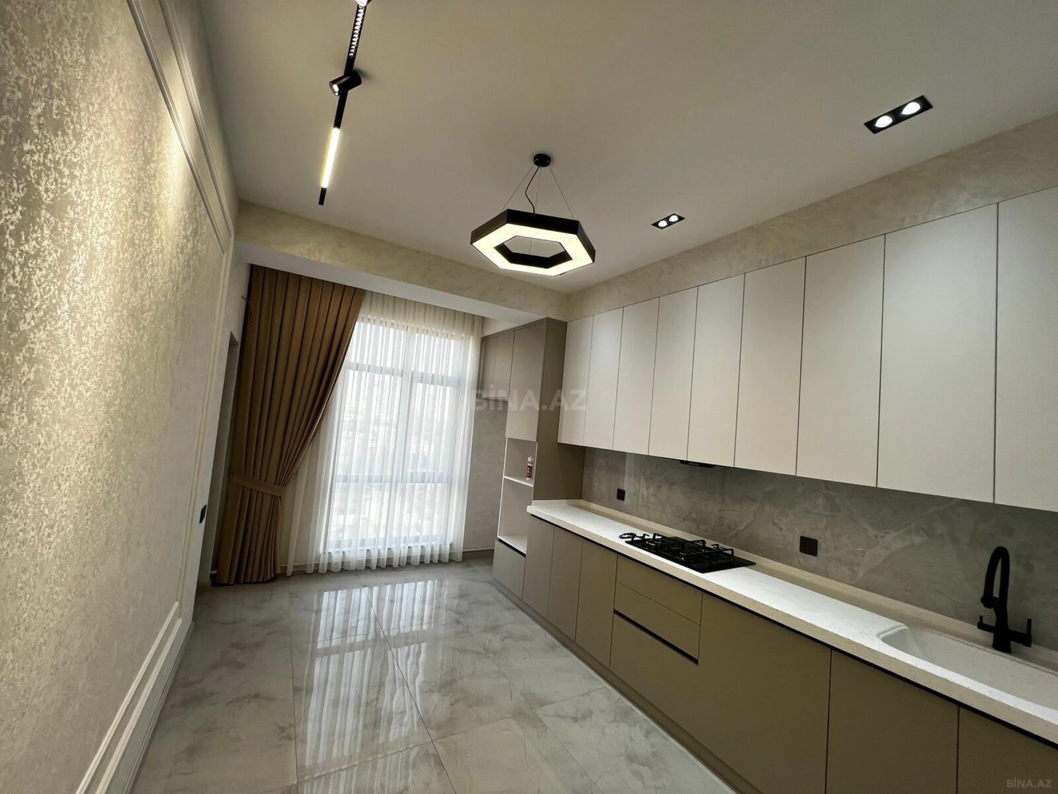 Satılır 2 otaqlı mənzil 78 m²