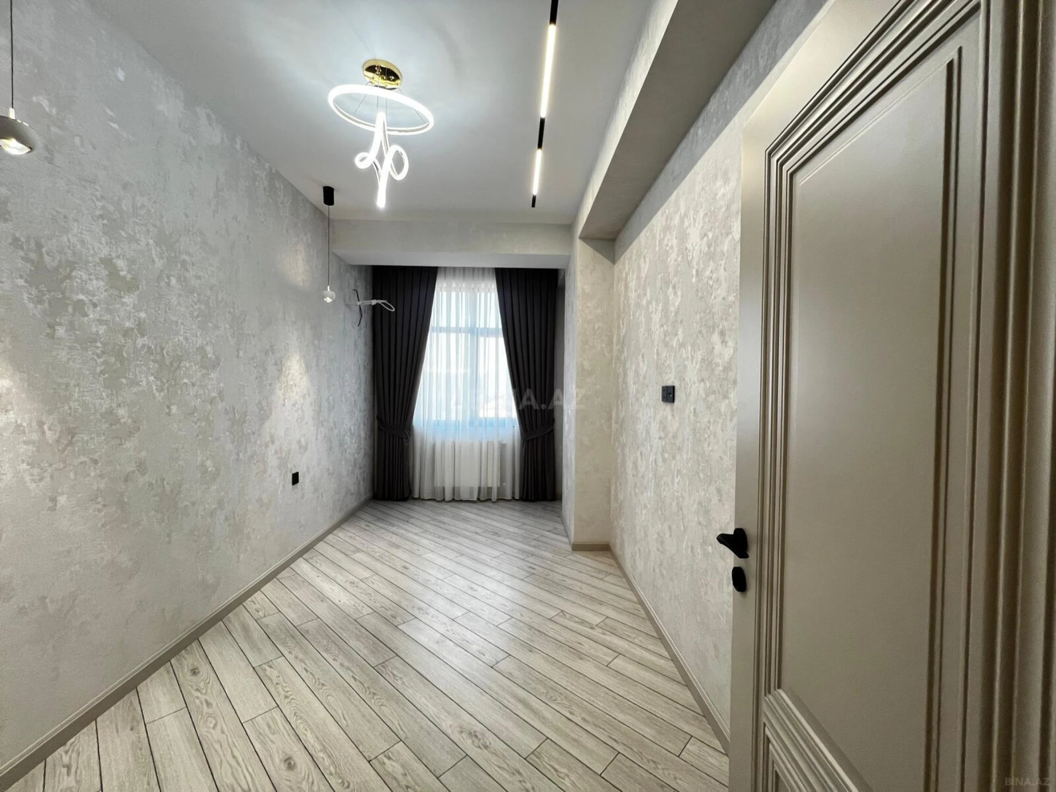 Satılır 2 otaqlı mənzil 78 m²