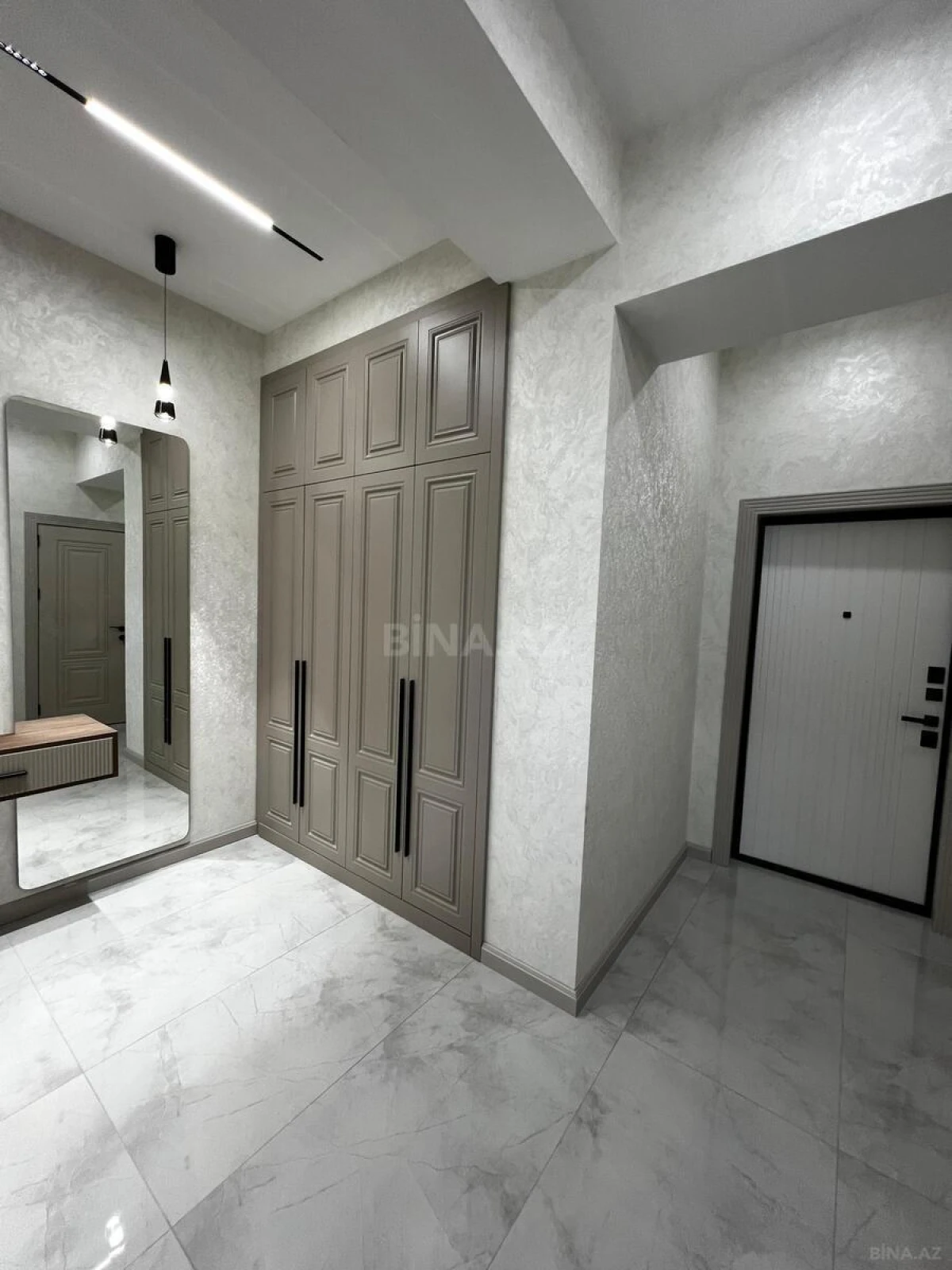 Satılır 2 otaqlı mənzil 78 m²