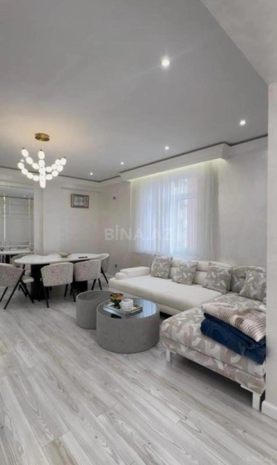 Satılır 3 otaqlı mənzil 117 m²
