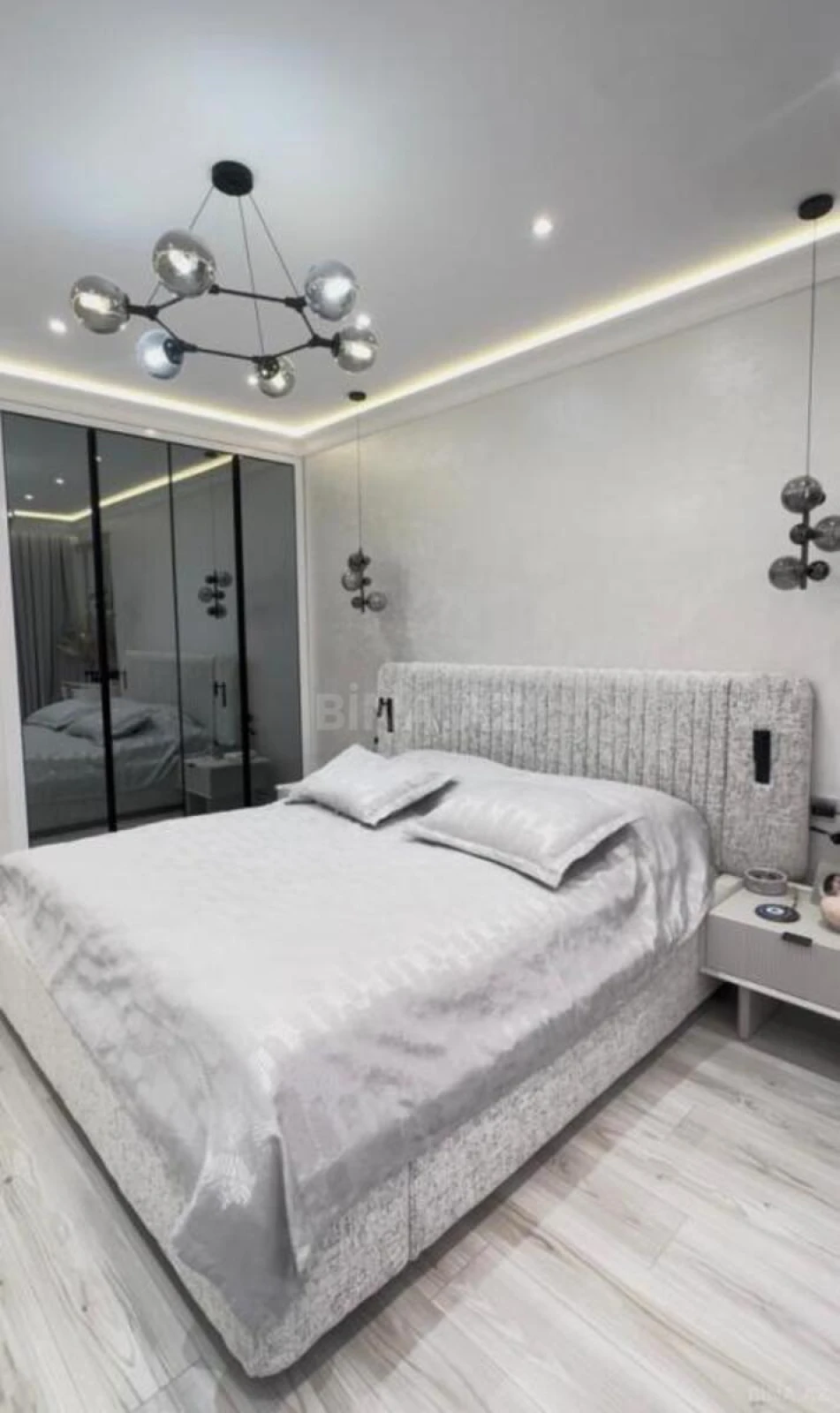 Satılır 3 otaqlı mənzil 117 m²