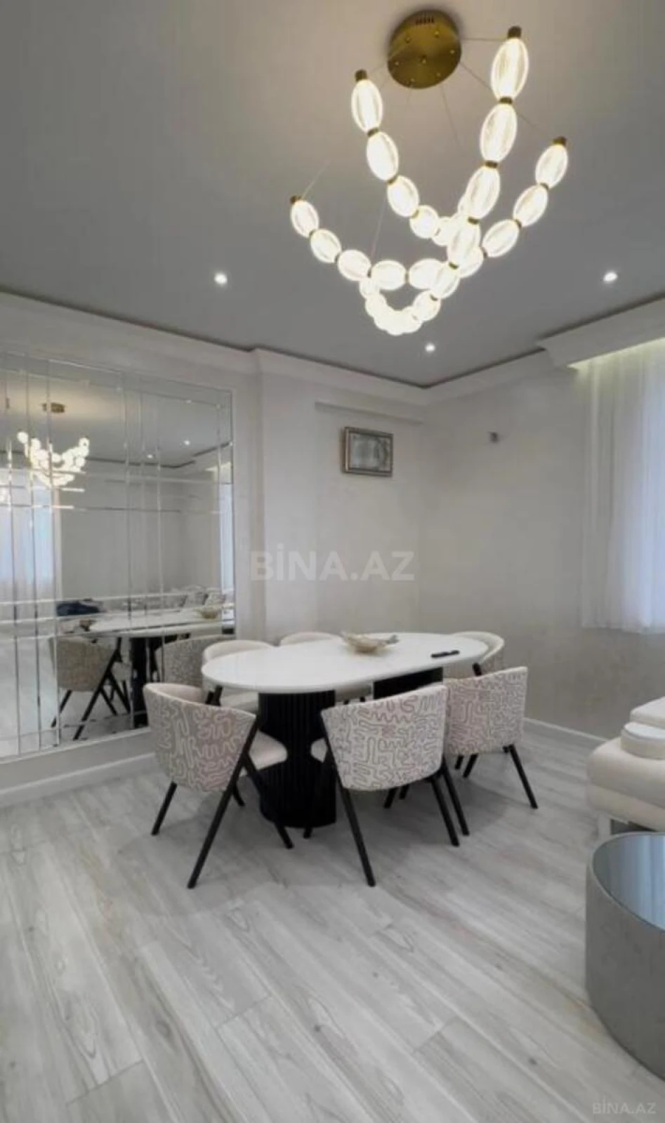 Satılır 3 otaqlı mənzil 117 m²