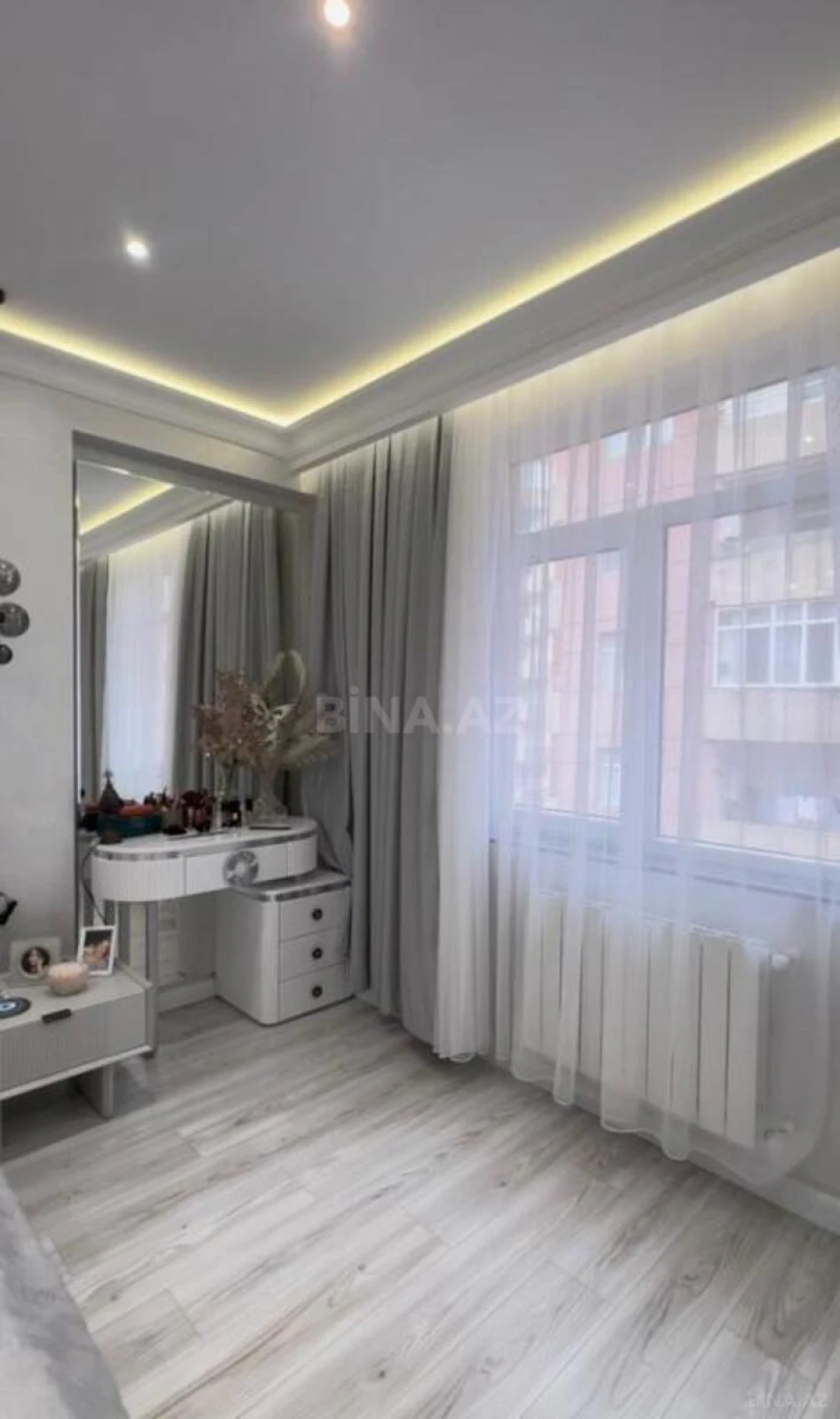 Satılır 3 otaqlı mənzil 117 m²