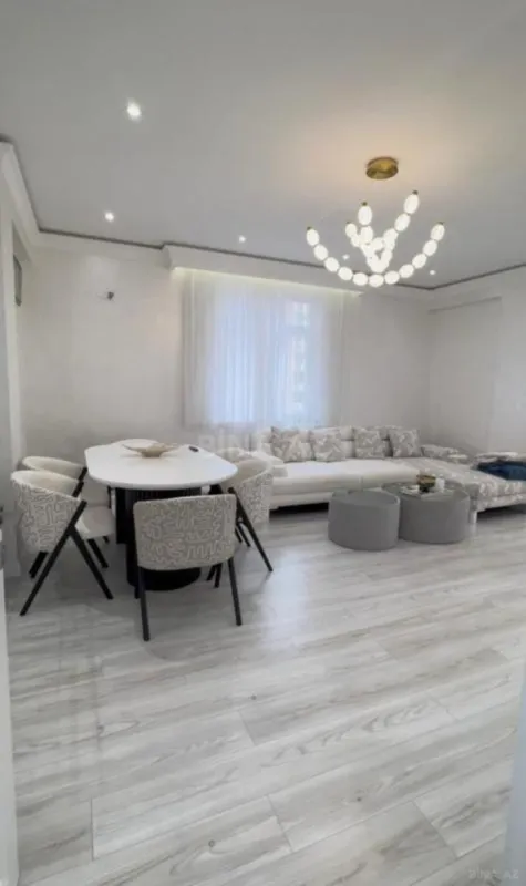 Satılır 3 otaqlı mənzil 117 m²