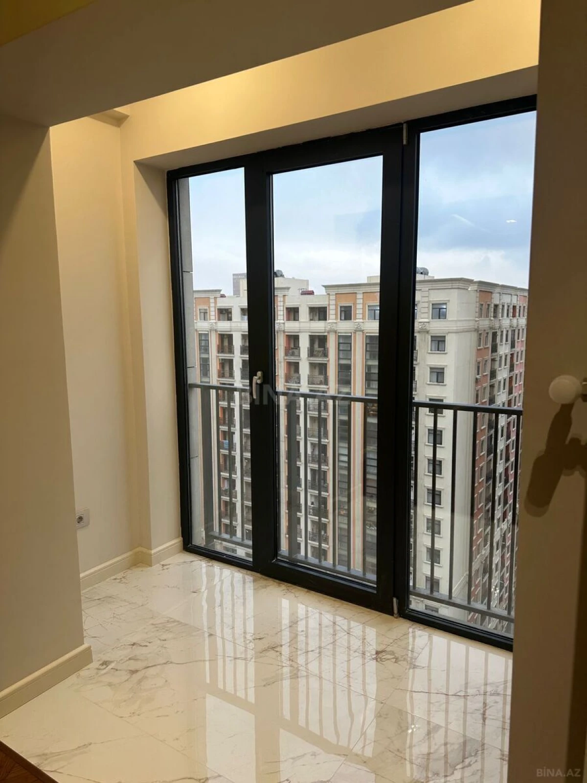 Satılır 2 otaqlı mənzil 68.3 m²