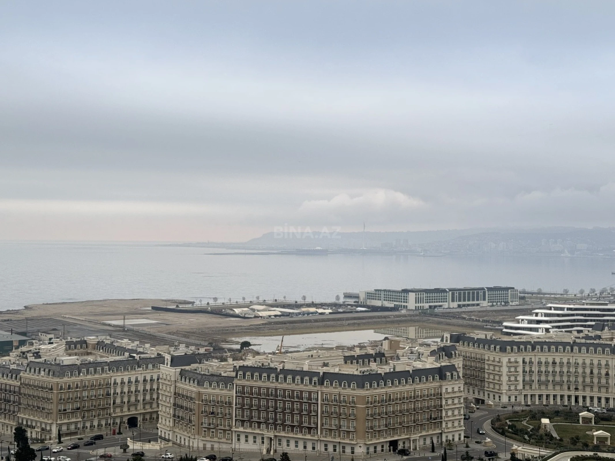 Satılır 4 otaqlı mənzil 324 m²