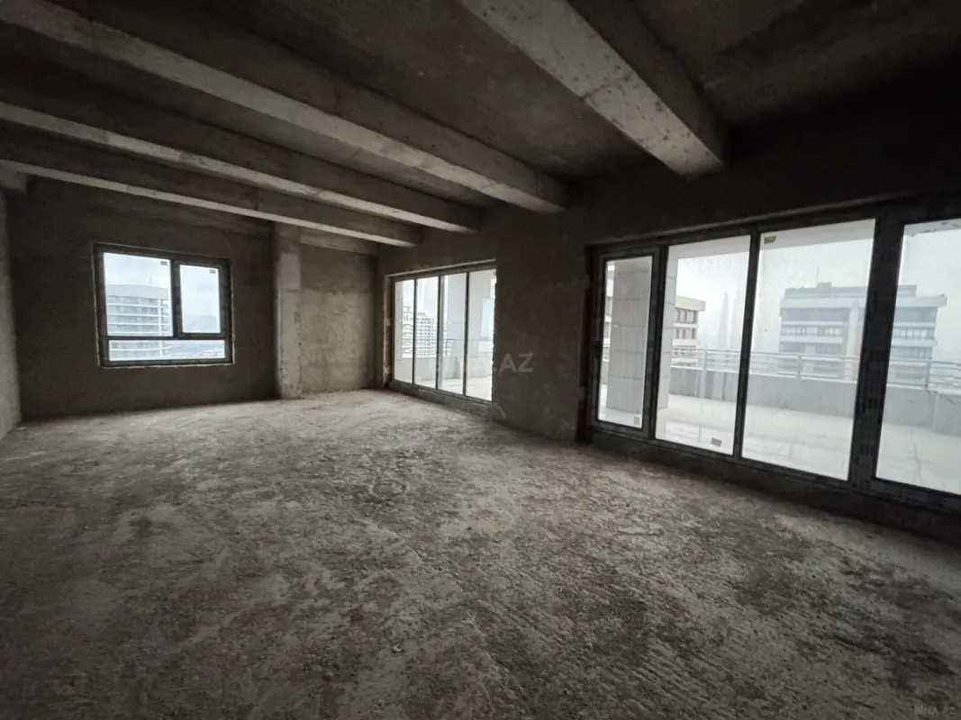 Satılır 4 otaqlı mənzil 324 m²