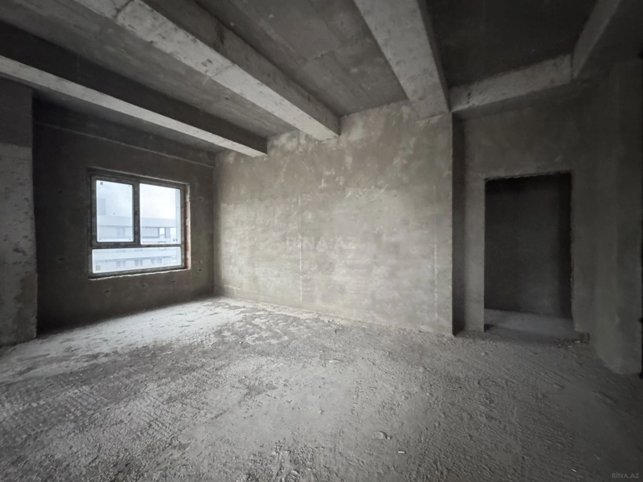 Satılır 4 otaqlı mənzil 324 m²