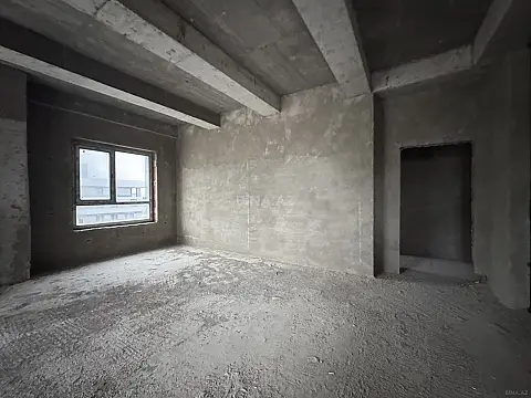 Satılır 4 otaqlı mənzil 324 m²