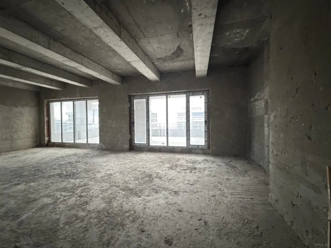 Satılır 4 otaqlı mənzil 324 m²