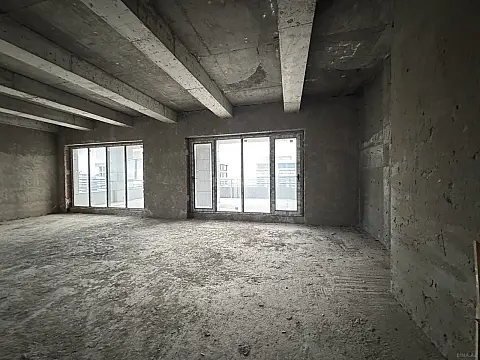 Satılır 4 otaqlı mənzil 324 m²