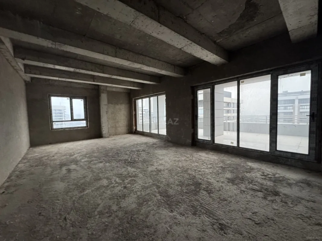 Satılır 4 otaqlı mənzil 324 m²