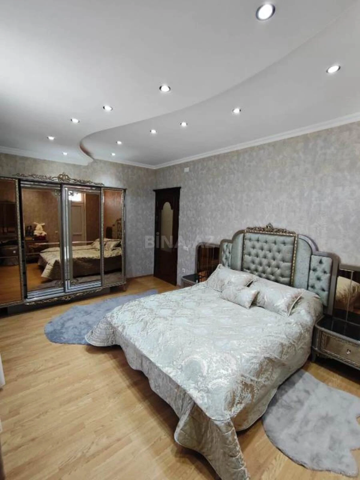 Satılır 3 otaqlı mənzil 122 m²