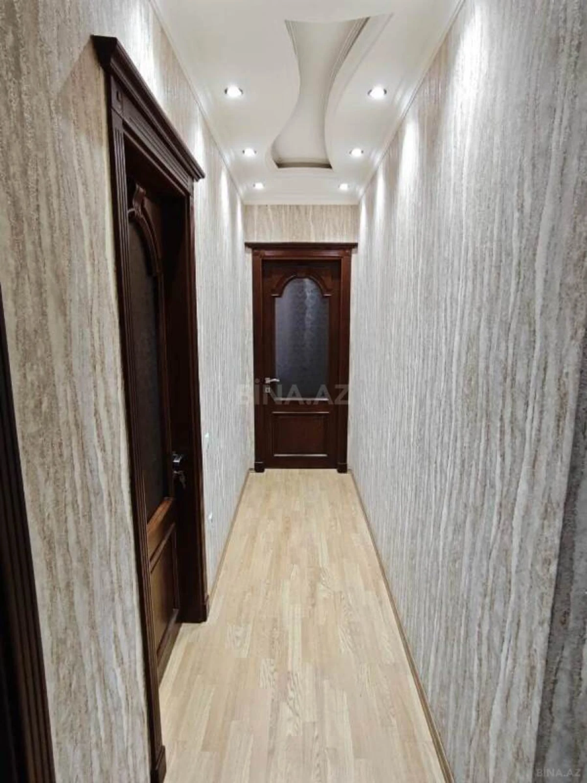 Satılır 3 otaqlı mənzil 122 m²