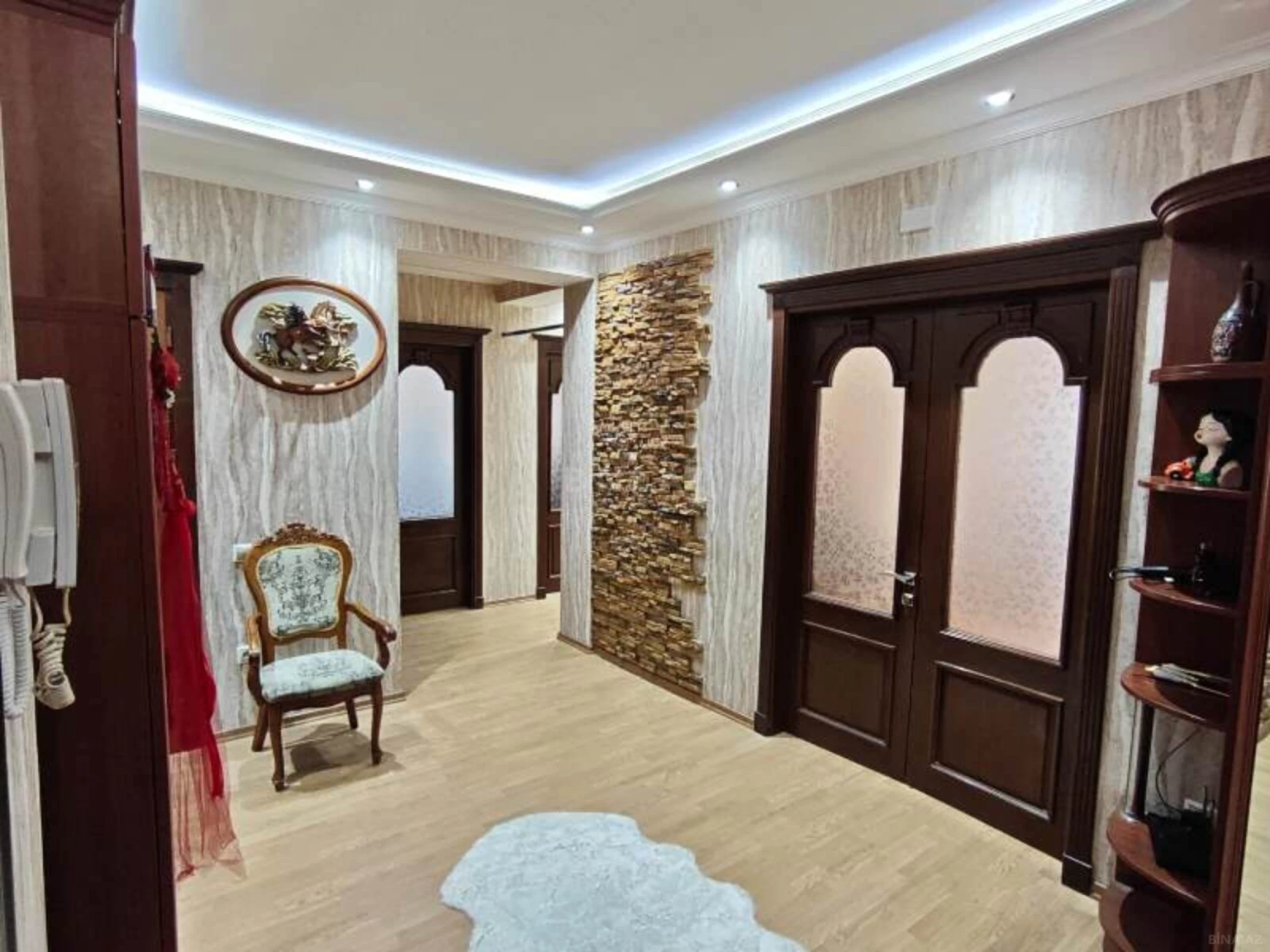 Satılır 3 otaqlı mənzil 122 m²