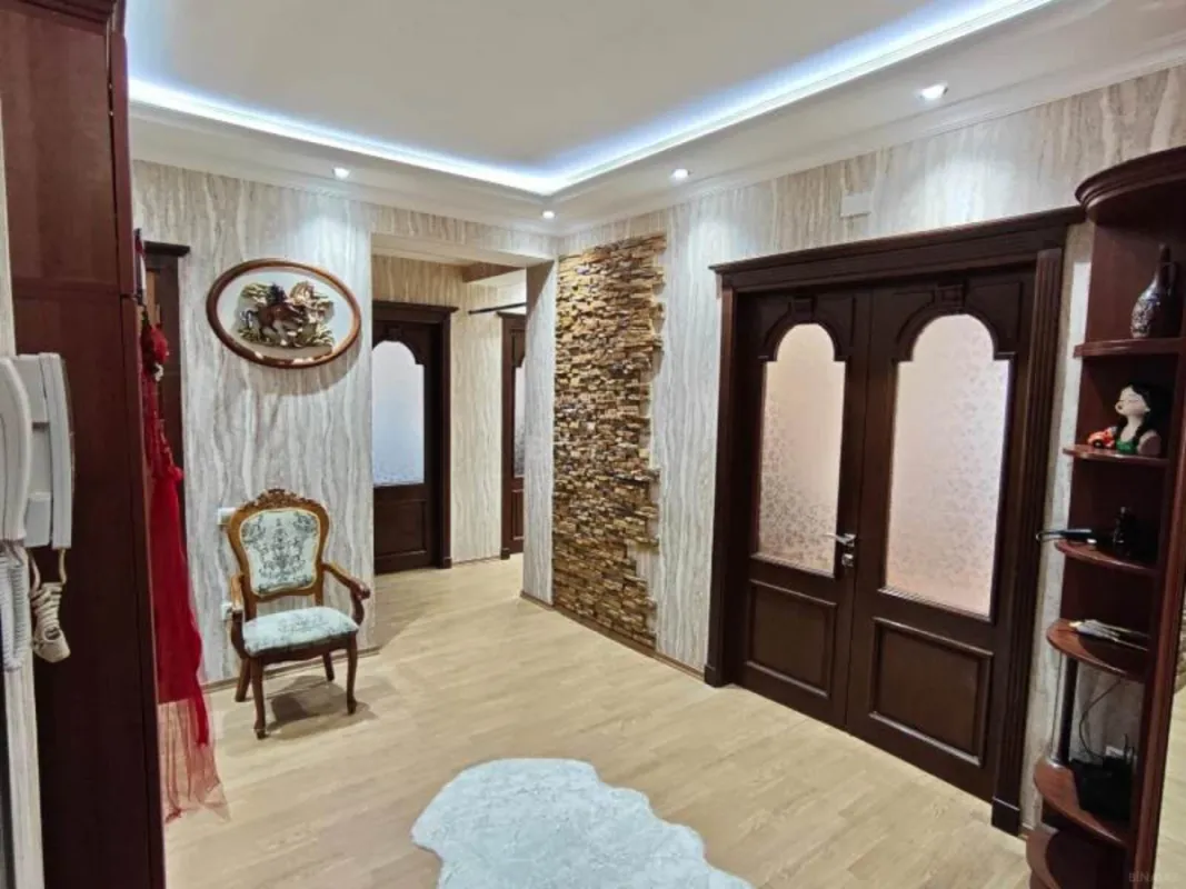 Satılır 3 otaqlı mənzil 122 m²