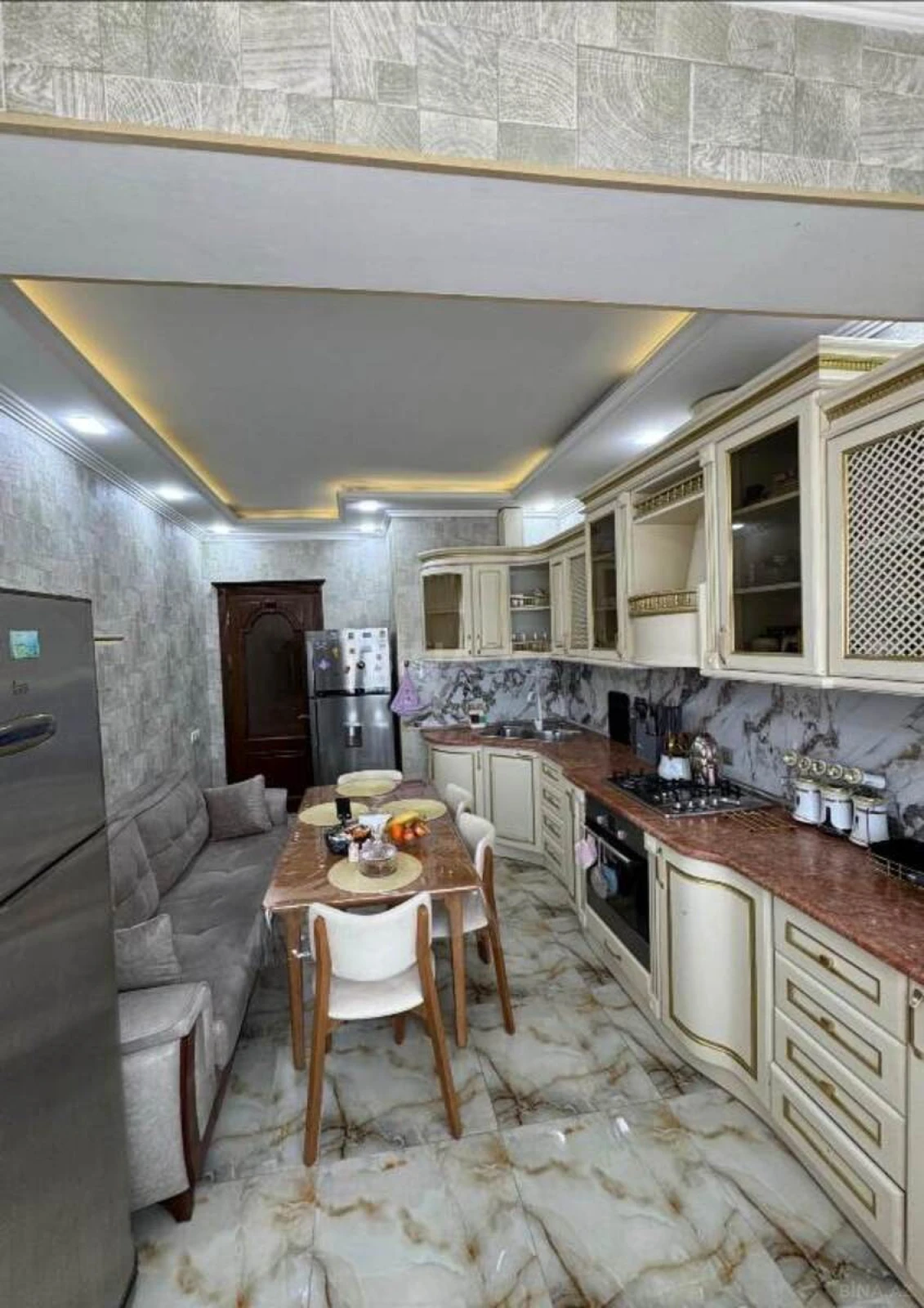 Satılır 3 otaqlı mənzil 122 m²