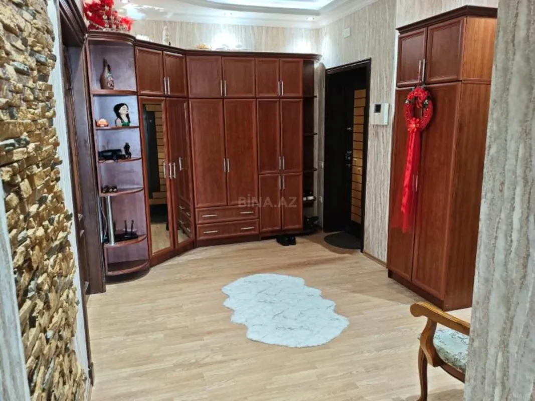 Satılır 3 otaqlı mənzil 122 m²