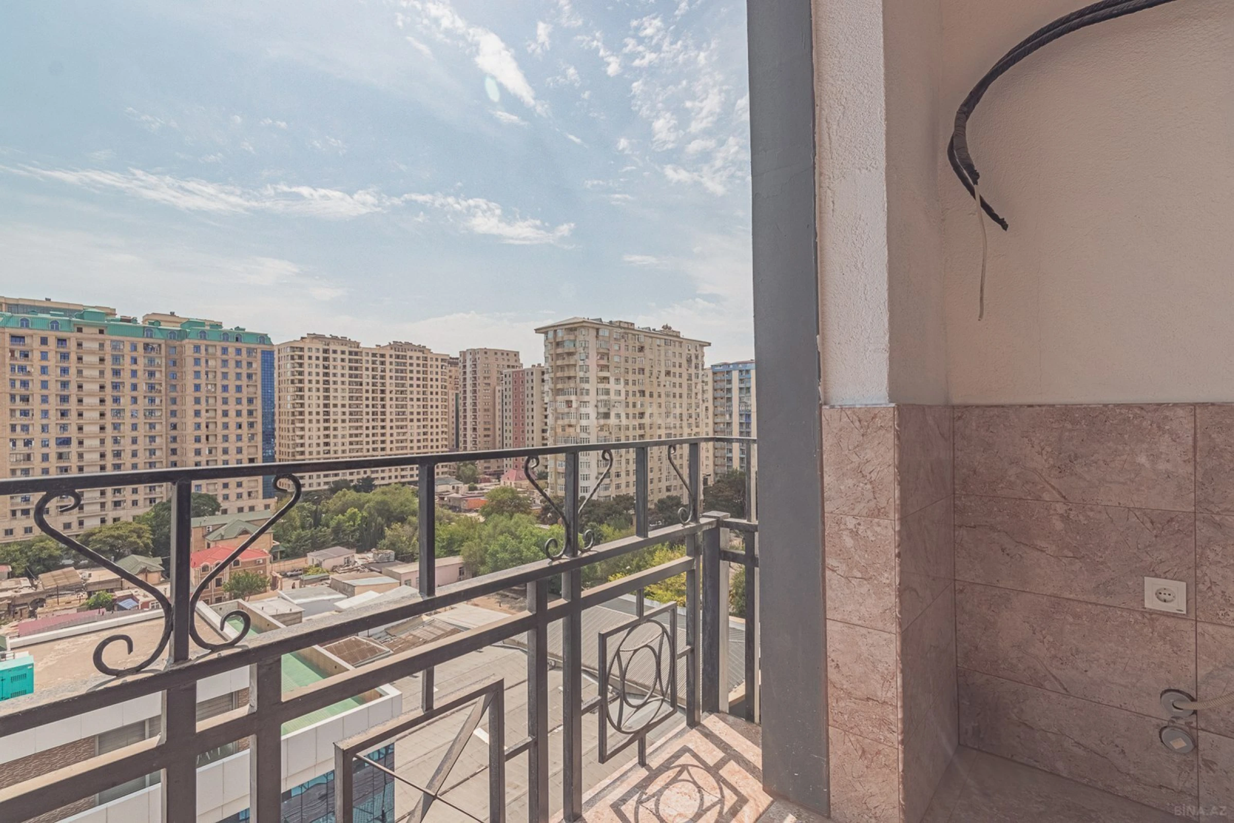 Satılır 3 otaqlı mənzil 102 m²