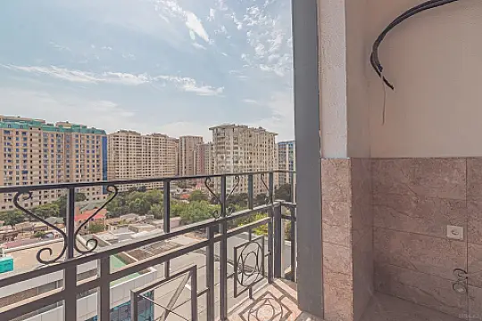 Satılır 3 otaqlı mənzil 102 m²