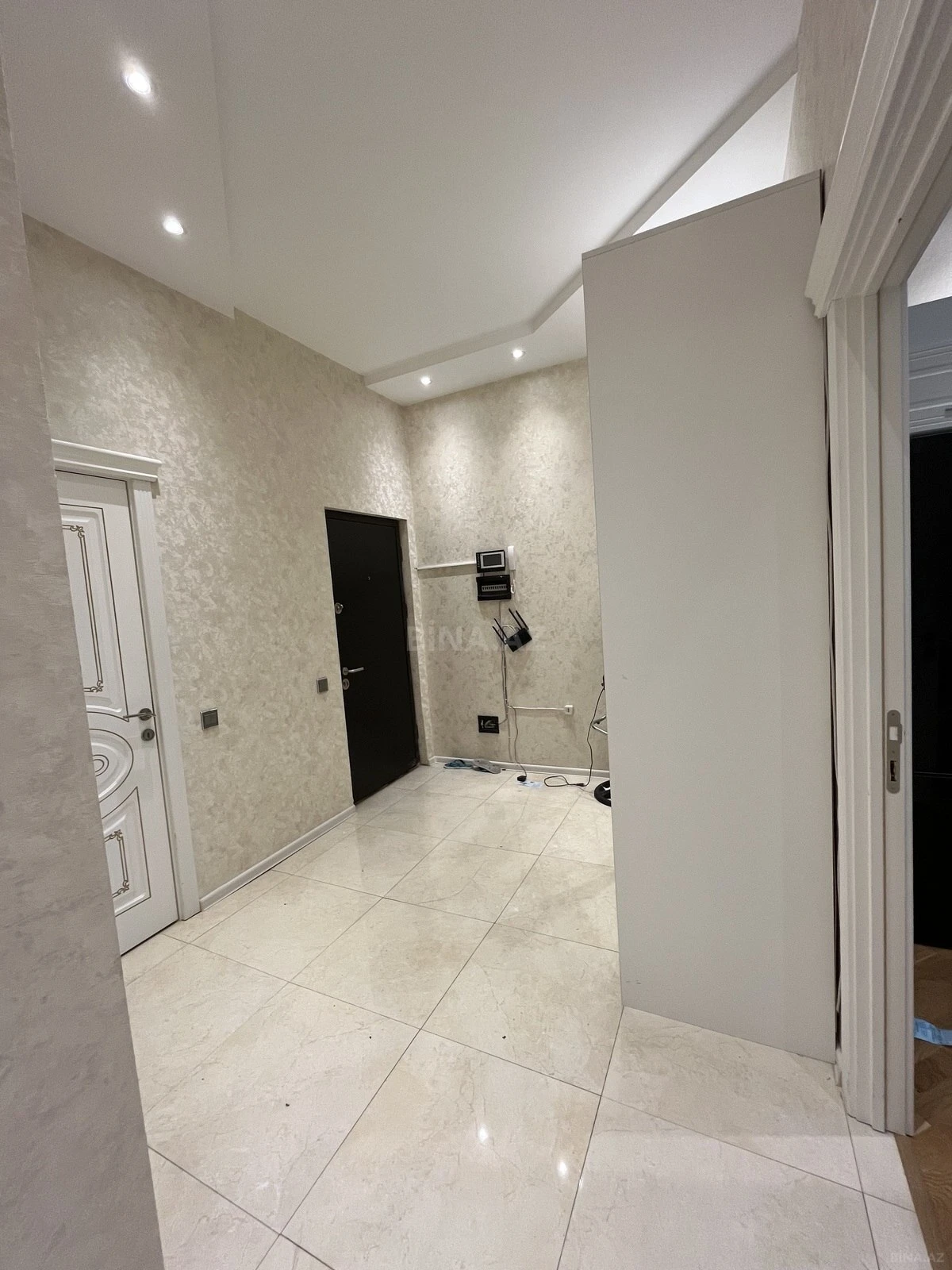 Satılır 3 otaqlı mənzil 130 m²