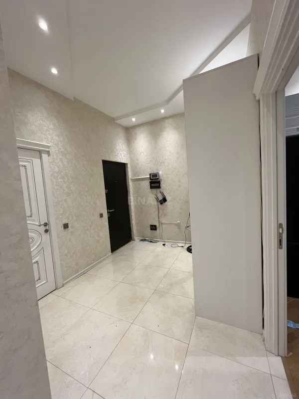 Satılır 3 otaqlı mənzil 130 m²