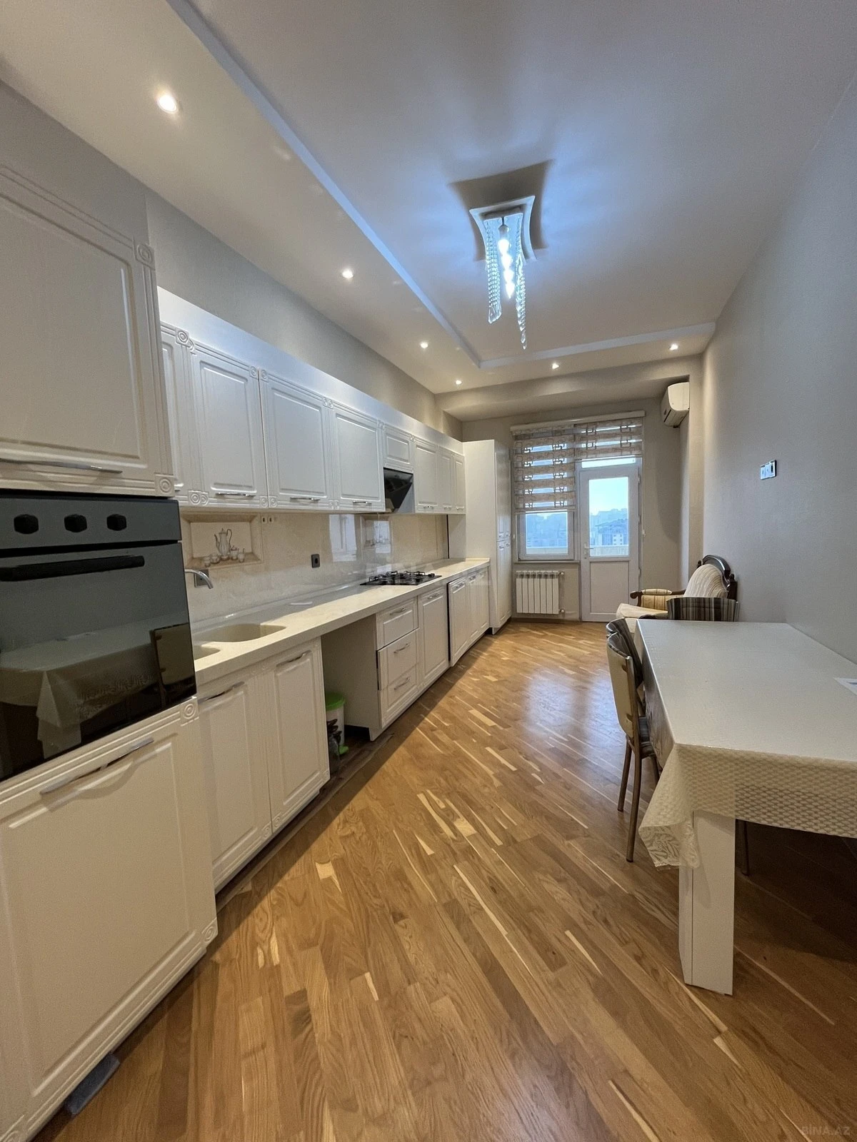 Satılır 3 otaqlı mənzil 130 m²