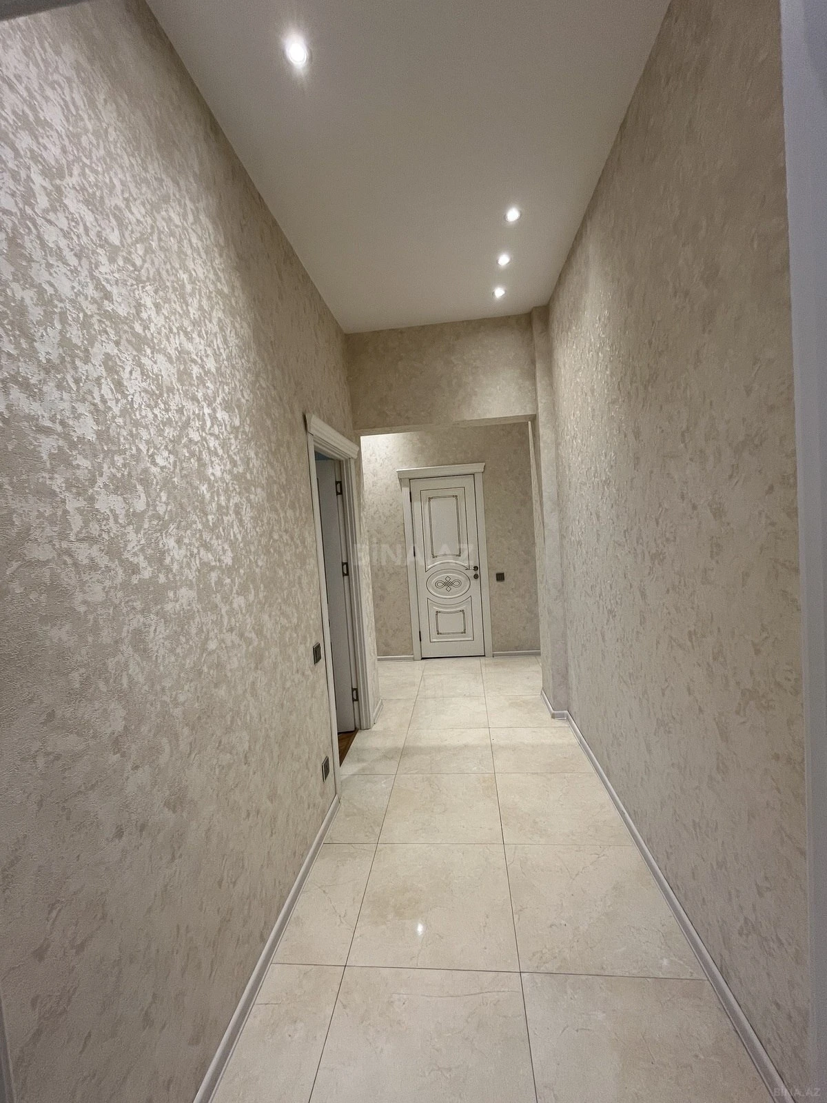 Satılır 3 otaqlı mənzil 130 m²