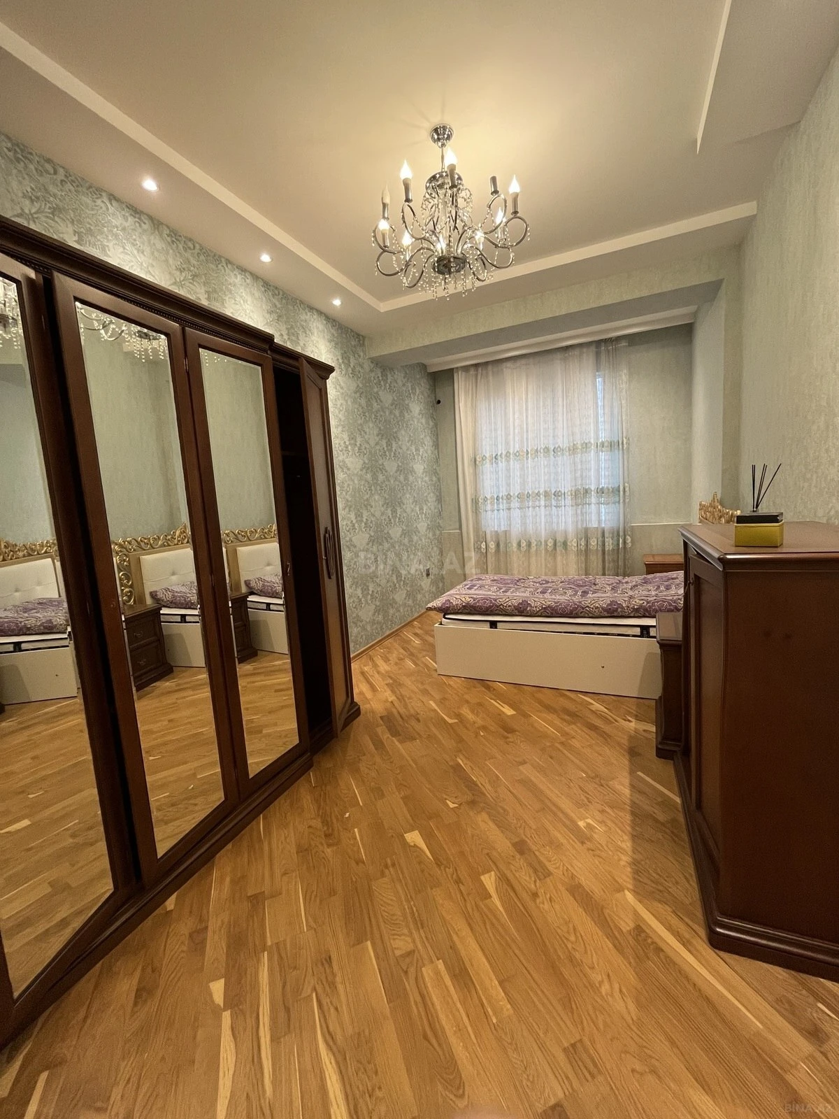 Satılır 3 otaqlı mənzil 130 m²