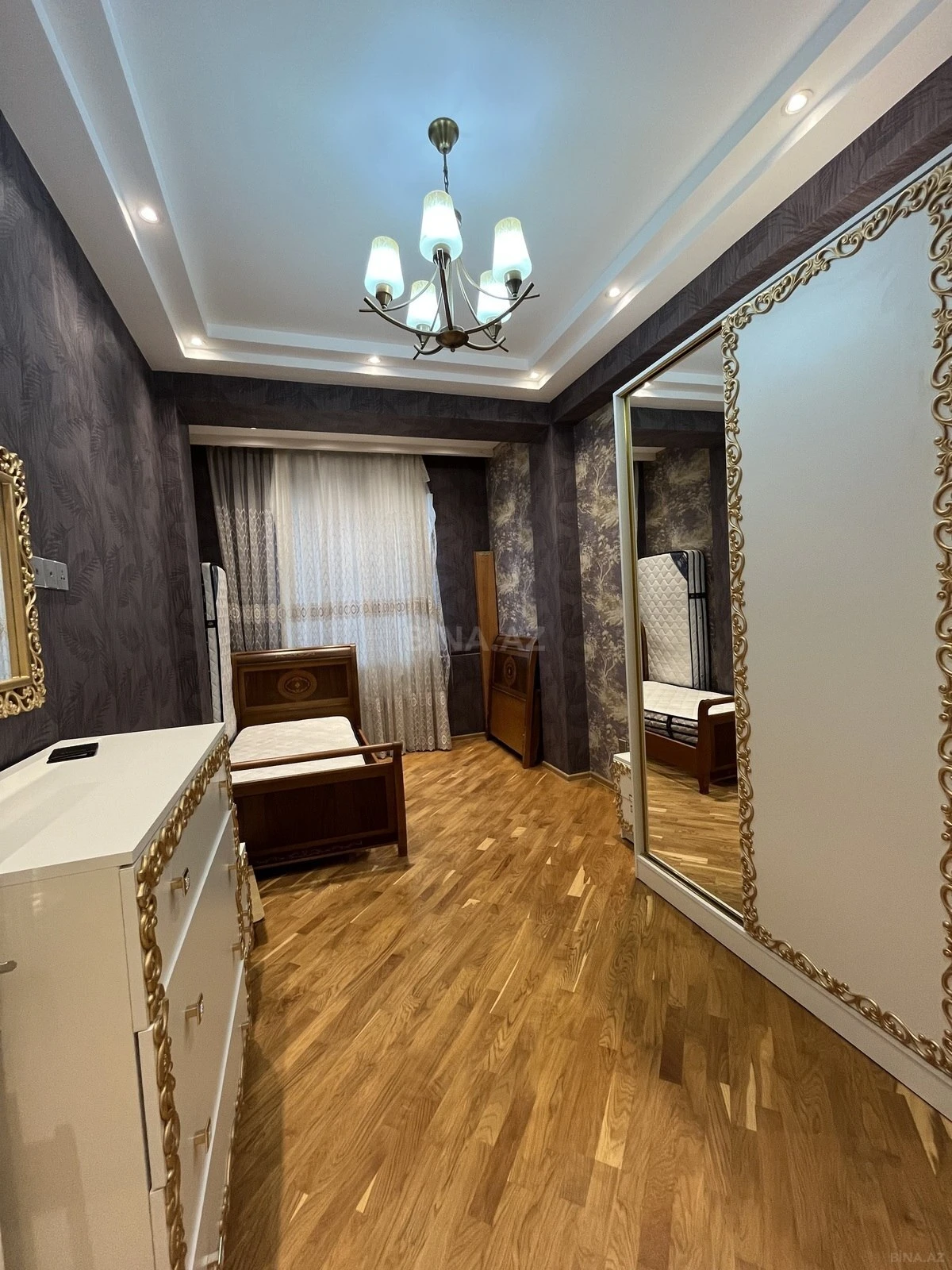 Satılır 3 otaqlı mənzil 130 m²