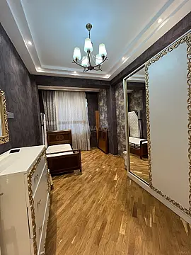 Satılır 3 otaqlı mənzil 130 m²