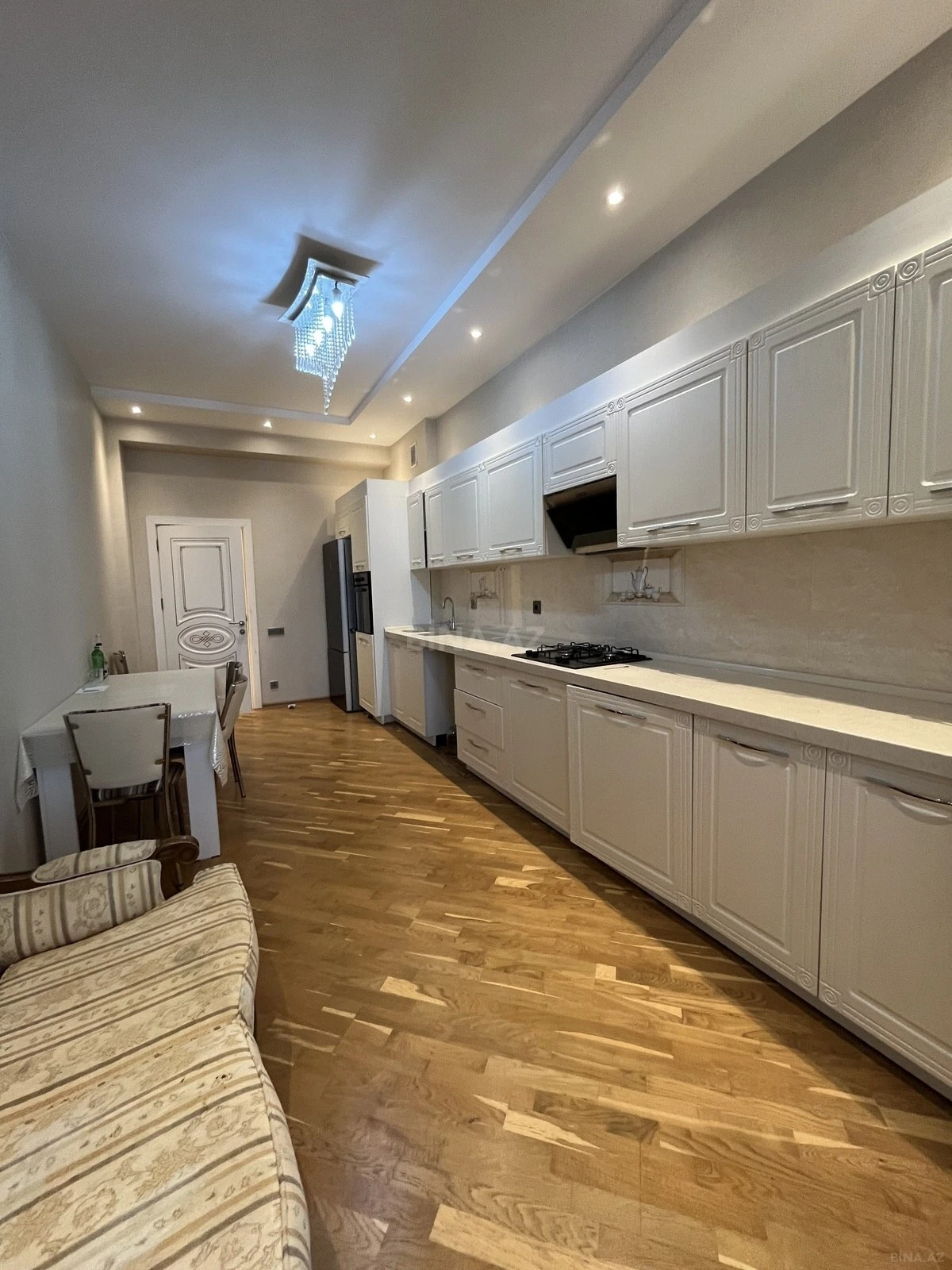 Satılır 3 otaqlı mənzil 130 m²