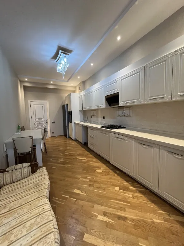 Satılır 3 otaqlı mənzil 130 m²