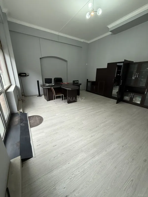 Kirayə verilir obyekt 175 m²