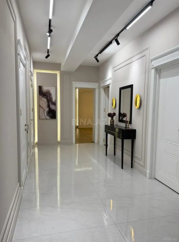 Satılır 3 otaqlı mənzil 110 m²